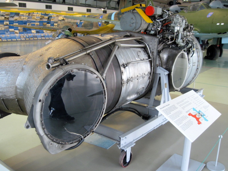 海外ツーリング イギリス ロンドン近郊 オードバイ博物館 イギリス空軍博物館 ハリアーのエンジン@RAF museum