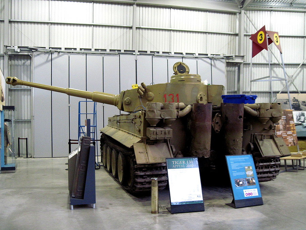 海外ツーリング イギリス ボービントン戦車博物館 ストーンヘンジ タイガー131後部@Bovington Tank Museum 