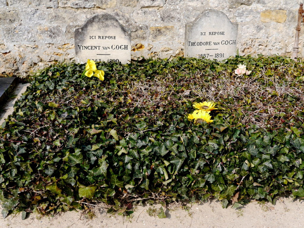 海外ツーリング フランス パリ オートバイレンタル ゴッホ オーヴェル シュル オワーズ ゴッホと彼の弟テオのお墓