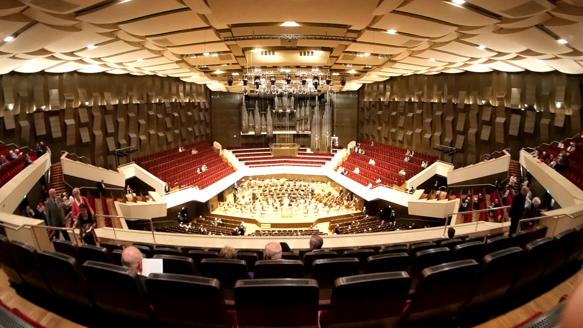ヴィンヤード型コンサートホールの最高峰の音響を堪能する / ライプツィヒ・ゲヴァントハウス の見学記