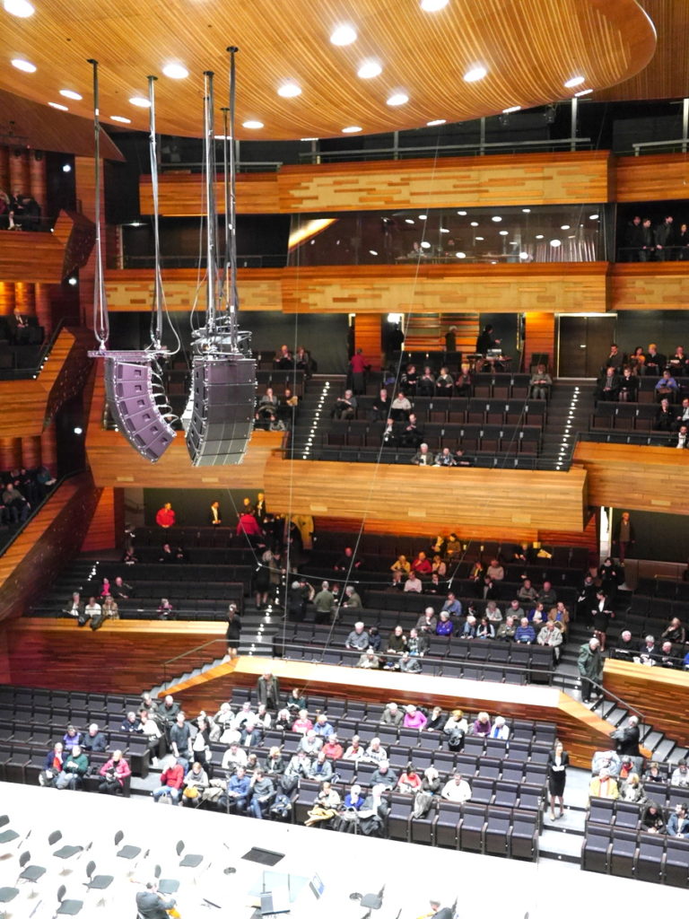 ラジオ・フランスのパリ オーディトリアムにカステル・ベランジェ 舞台側から見た客席@Auditorium de Radio France
