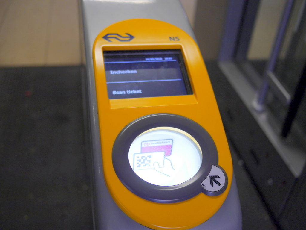 海外SIMの購入の仕方、準備、使い分け オランダの電子改札 @Station Amsterdam Centraal 