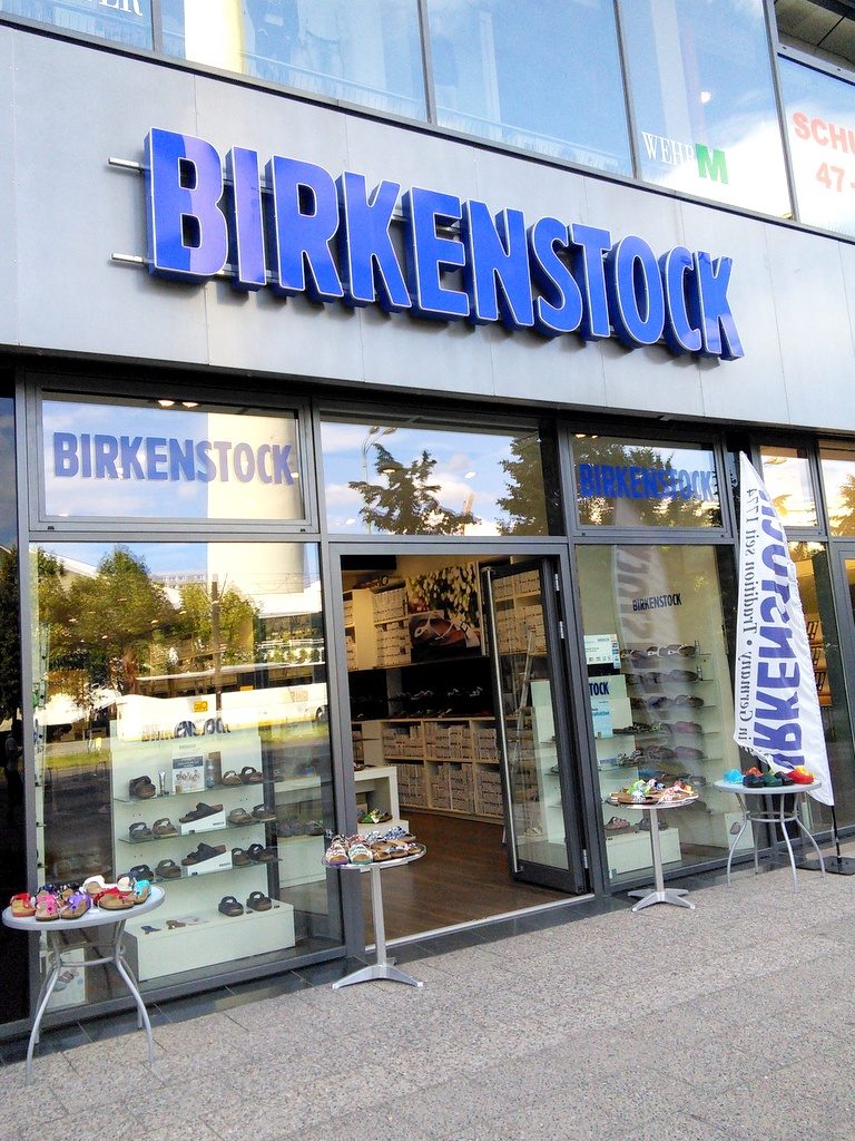 旅行靴の選び方、旅靴の一工夫 ドイツのビルケンシュトック店 @Berlin 