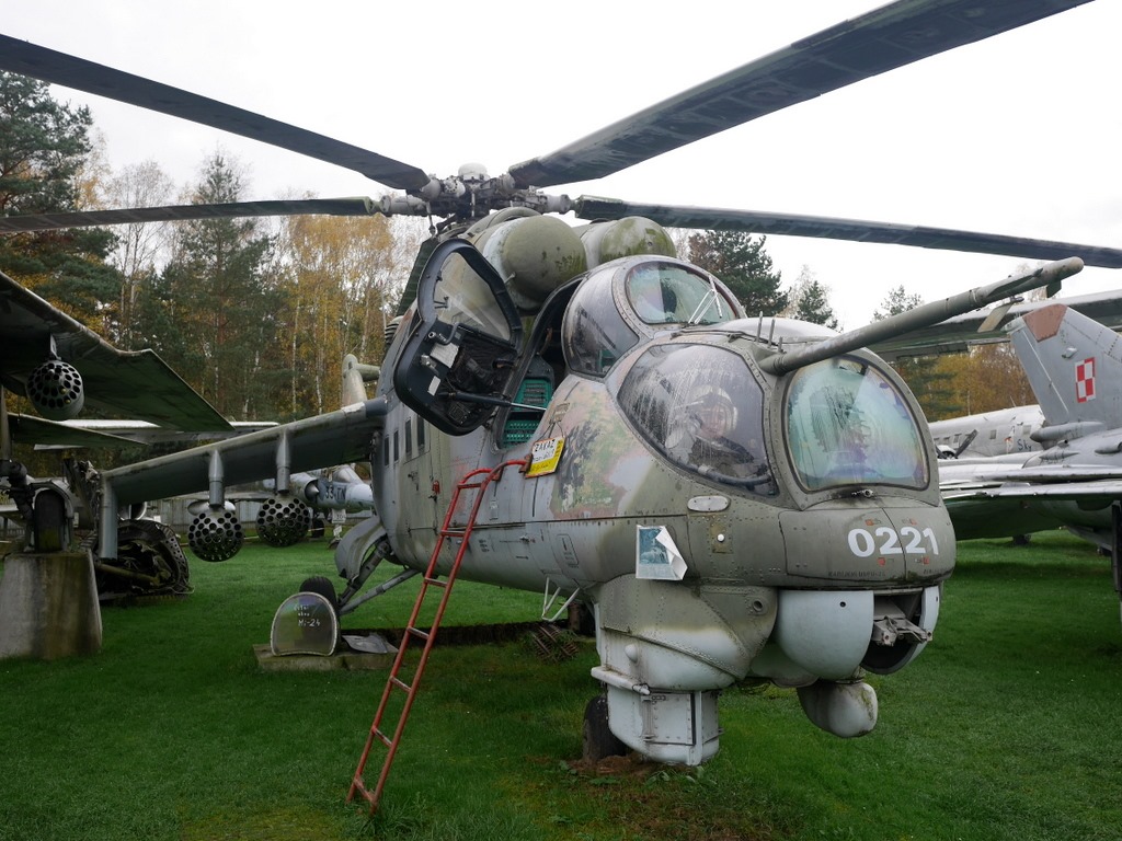 プルゼニ プルゼニュ ピルゼン チェコ ボヘミア 航空機博物館 AirPark  搭乗可能なヘリコプター Mi-24 ハインド @AirPark 