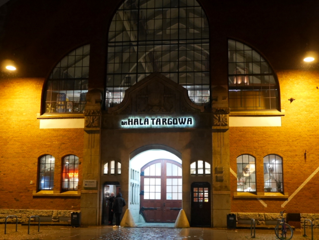 シロンスク シレジア 地方 ヴロツワフ ブロツワフ ブロツラフ ブレスラウ ヴロツワフ屋内市場  夜のヴロツワフ屋内市場 @Hala Targowa Wrocław 