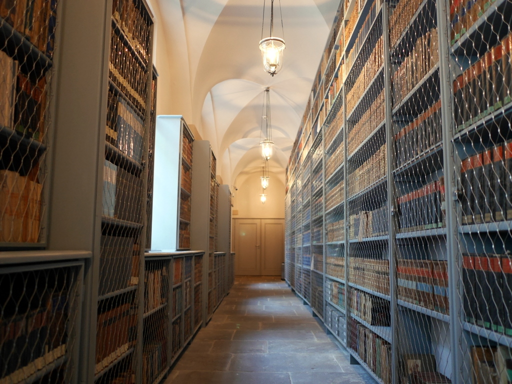 ゲルリッツ 博物館 ゲルリッツ歴史博物館  オーバーラウジッツ学術図書館  廊下にも所狭しと書棚がある  @Oberlausitzische Bibliothek der Wissenschaften 