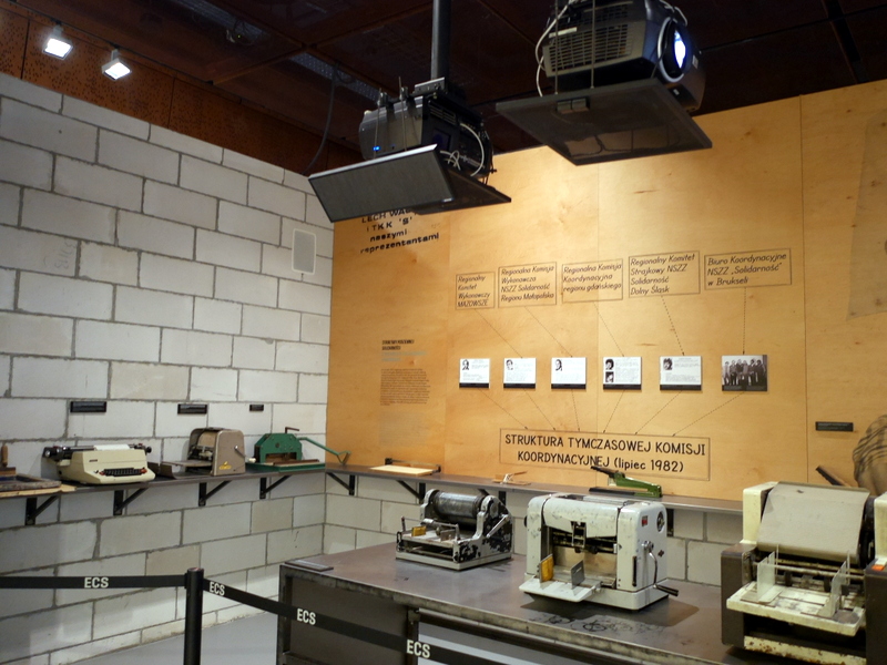 グダニスク グダンスク ダンツィヒ 博物館 戦争 ポーランド ヨーロッパ連帯センター 印刷機などの展示 @Europejskie Centrum Solidarnośc