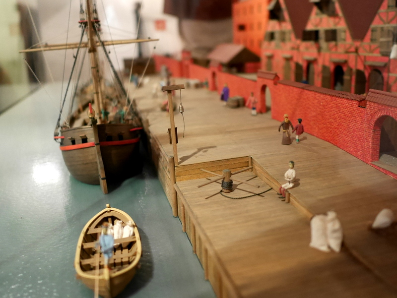グダニスク グダンスク ダンツィヒ 博物館 港町 ポーランド 海事博物館 海洋博物館  クレーン博物館 壁に囲まれた倉庫模型 @Żuraw