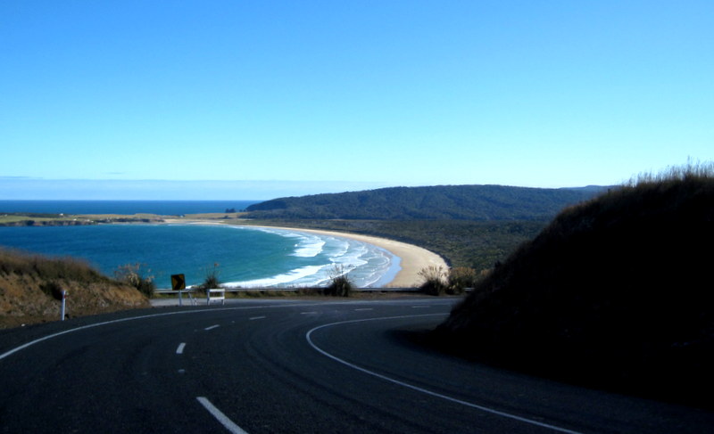 海外ツーリング-ニュージーランド編 2 / ナショジオ推薦の紺碧の海岸線を走る エレファント・ロック、モエラキ・ボルダーへ