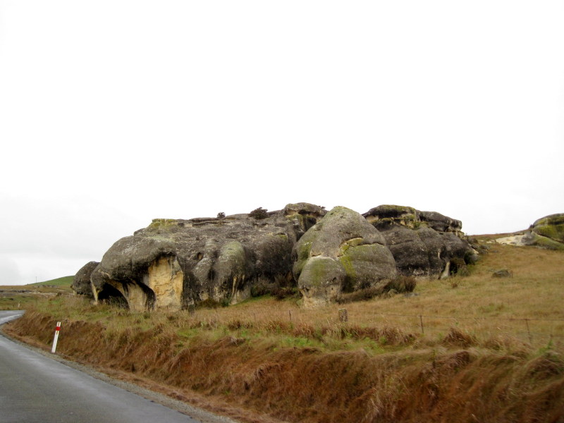 海外ツーリング ニュージーランド ロード オブ ザ リング オートバイレンタル ナルニア国物語 エレファント ロック エレファント・ロック付近に近づくだけで奇岩を目にする @Elephant Rocks