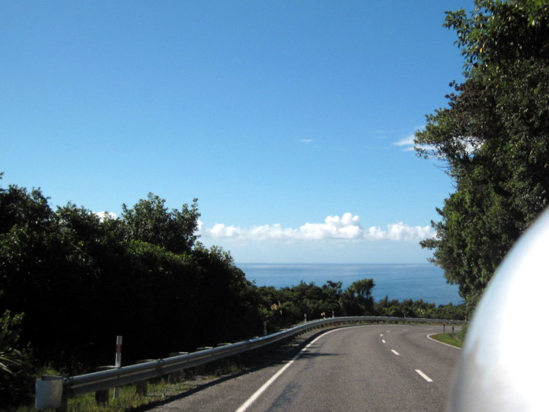 海外ツーリング ニュージーランド ロード オブ ザ リング オートバイレンタル 南島 西海岸 タスマン海に向かってアプローチ @Haast