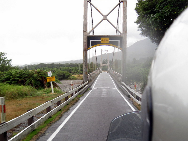 海外ツーリング ニュージーランド ロード オブ ザ リング オートバイレンタル 南島 西海岸 一車線の吊り橋 @West Coast