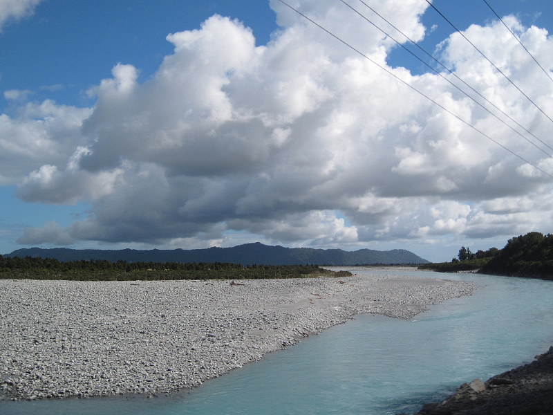 海外ツーリング ニュージーランド ロード オブ ザ リング オートバイレンタル フォックス グレイシャー 大きな河口 @Harihari