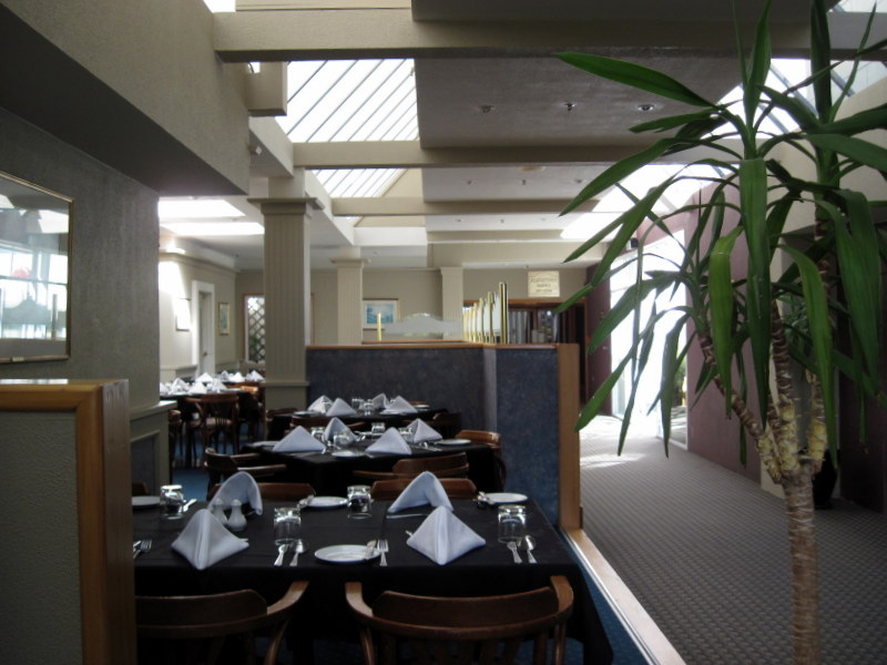 海外ツーリング ニュージーランド ロード オブ ザ リング オートバイレンタル グレイマウス 地ビール Monteith's  ホテルレストラン @Kingsgate Hotel Greymouth