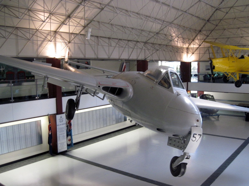 海外ツーリング ニュージーランド ロード オブ ザ リング オートバイレンタル クライストチャーチ ニュージーランド空軍博物館  デ・ハビランド バンパイア @Air Force Museum of New Zealand
