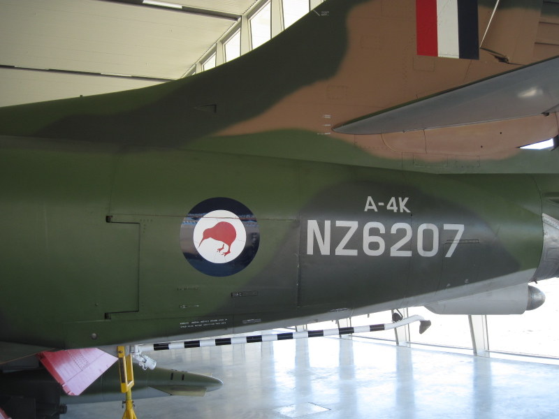 海外ツーリング ニュージーランド ロード オブ ザ リング オートバイレンタル クライストチャーチ ニュージーランド空軍博物館  スカイホークのキーウィ @Air Force Museum of New Zealand
