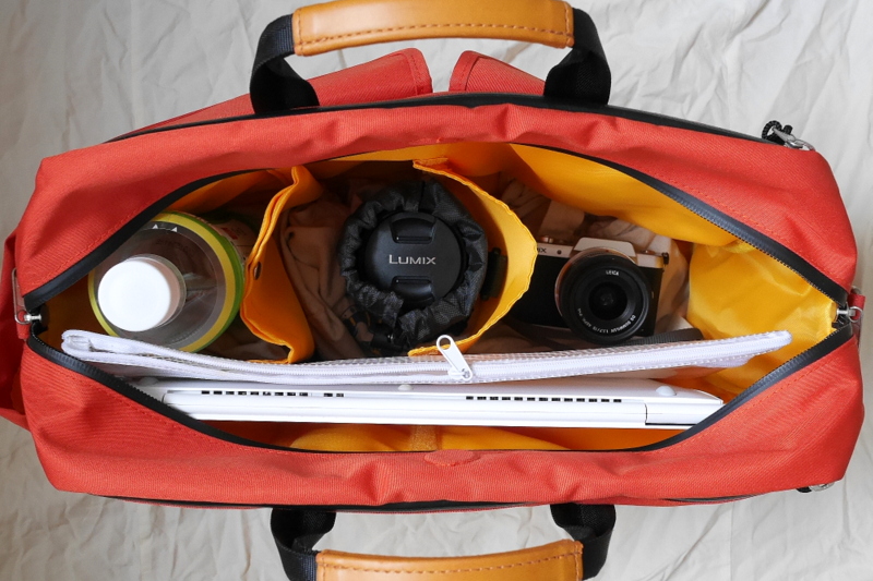 旅行鞄の決定版 ファザーズバッグ agnate メインのポケット（ノートPCの上がクリアケースを活用した仕切り）