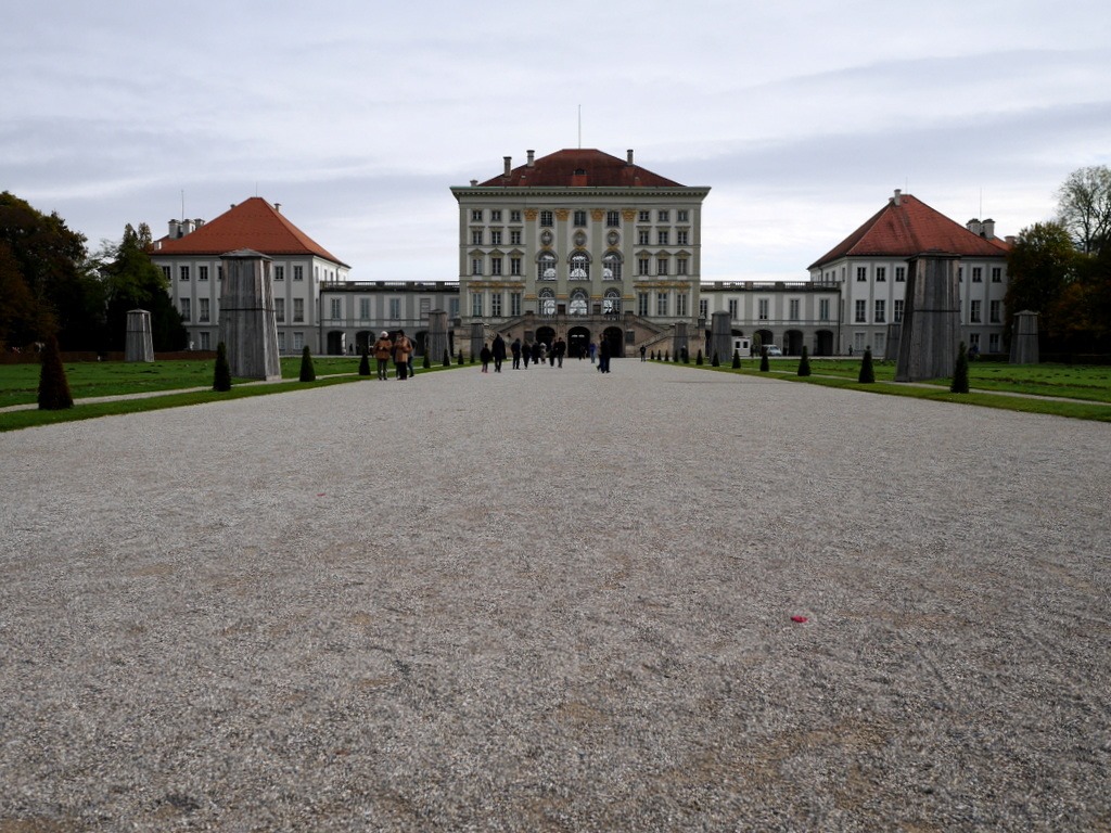 ミュンヘン レジデンツ  グロット宮殿 ニンフェンブルク城 アザム教会 旧植物園 ニンフェンブルク城 庭園から@Schloss Nymphenburg