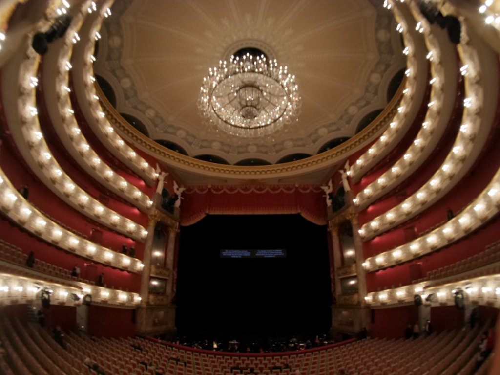  ミュンヘンのコンサートホール、オペラ座 バイエルン国立歌劇場の内部 @Bayerische Staatsoper