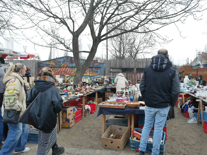 マウアーパークの蚤の市 @Mauerpark Flohmarkt