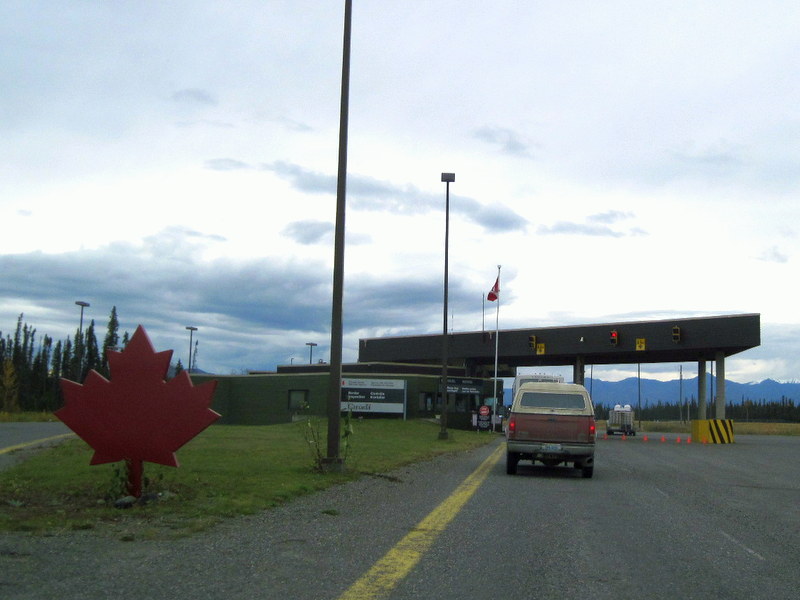カナダとの国境に到着 @Alcan - Beaver Creek Border Crossing
