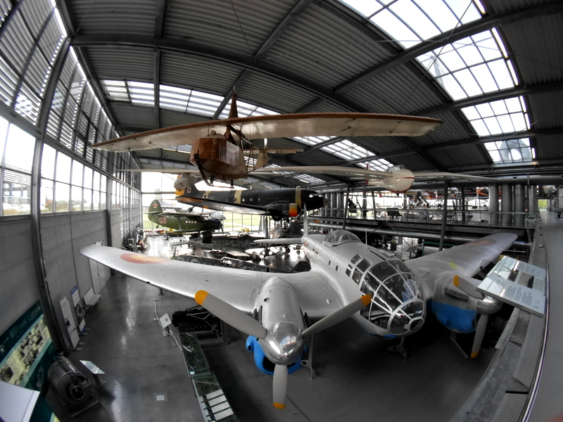 ハインケル He111の後ろにはメッサーシュミット Bf109、Me262が見える @Deutsches Museum Flugwerft Schleißheim