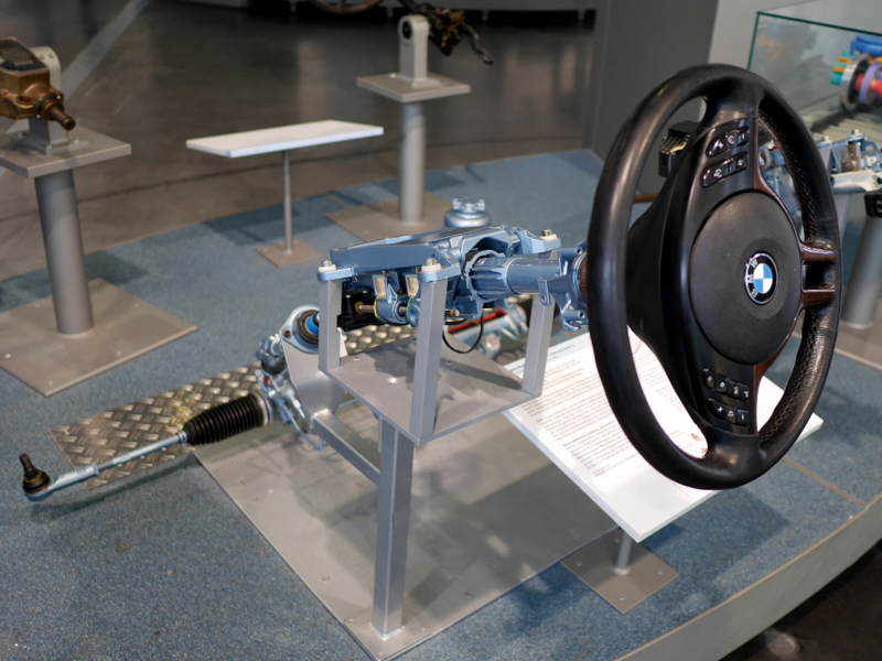 ラック式油圧ステアリングシステム（Rack hydraulic steering system） @Deutsches Museum Verkehrszentrum