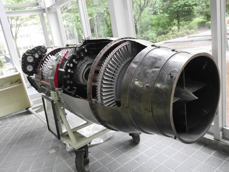 ジェットエンジンの構造がよくわかるカットされた ライトJ65 @科学技術展示館