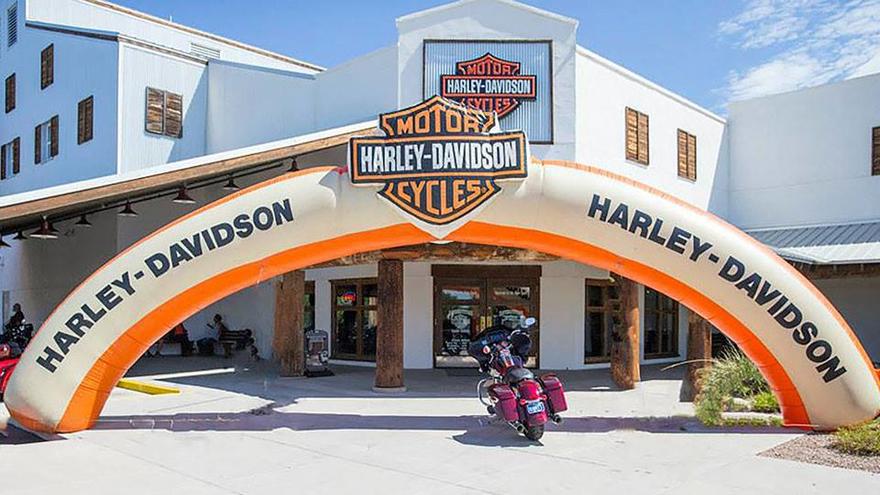 ハーレーショップのファザード @Superstition Harley-Davidson
