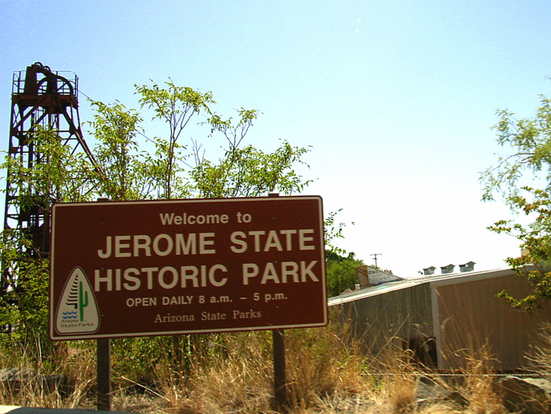 ジェローム州立歴史公園入口と鉱山施設跡 @Jerome State Historic Park