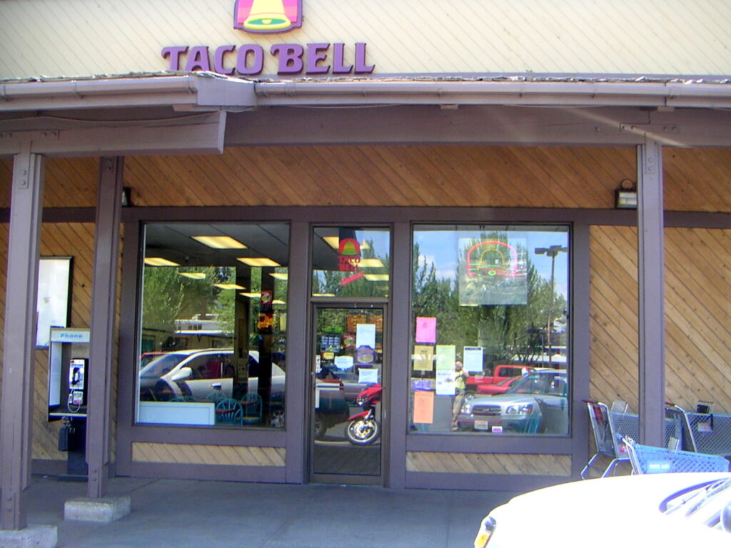 タコベル店舗外観 @Taco Bell