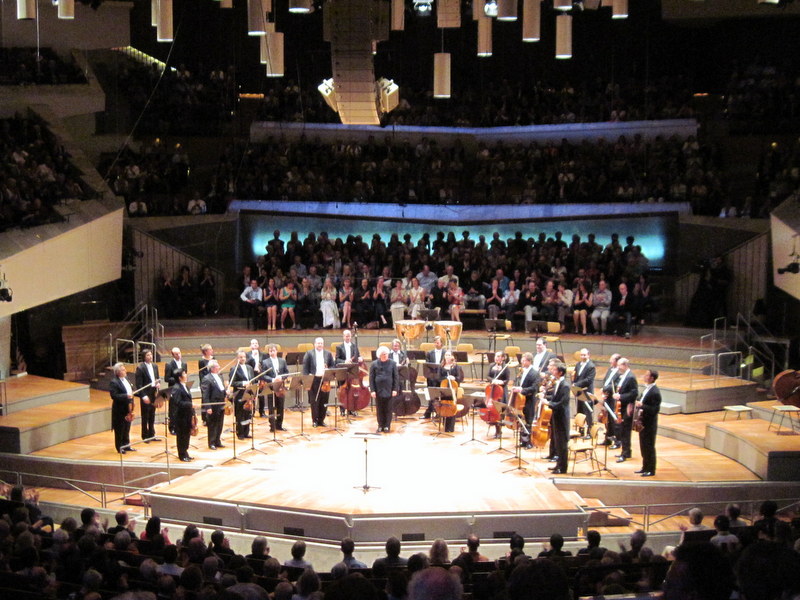 Richard Strauss : Metamorphosen for 23 solo strings
Simon Rattle
@Berliner Philharmonie