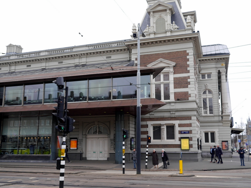 その昔はこのあたりに予約券を求めて並んだ記憶がある @Koninklijk Concertgebouw