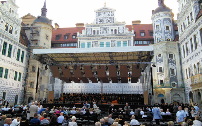 野外オペラに大感動、ドレスデン音楽祭（Dresdner Musikfestspiele）のシュトラウスのオペラ『火の欠乏/火の危機（Feuersnot）』