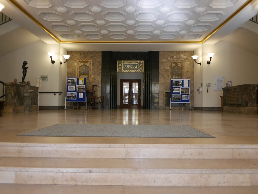 ドイツ国立図書館エントランス @Deutsche Nationalbibliothek Leipzig