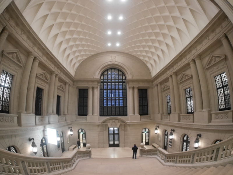 ベルリン州立図書館 入口階段 @Staatsbibliothek zu Berlin Haus Unter den Linden