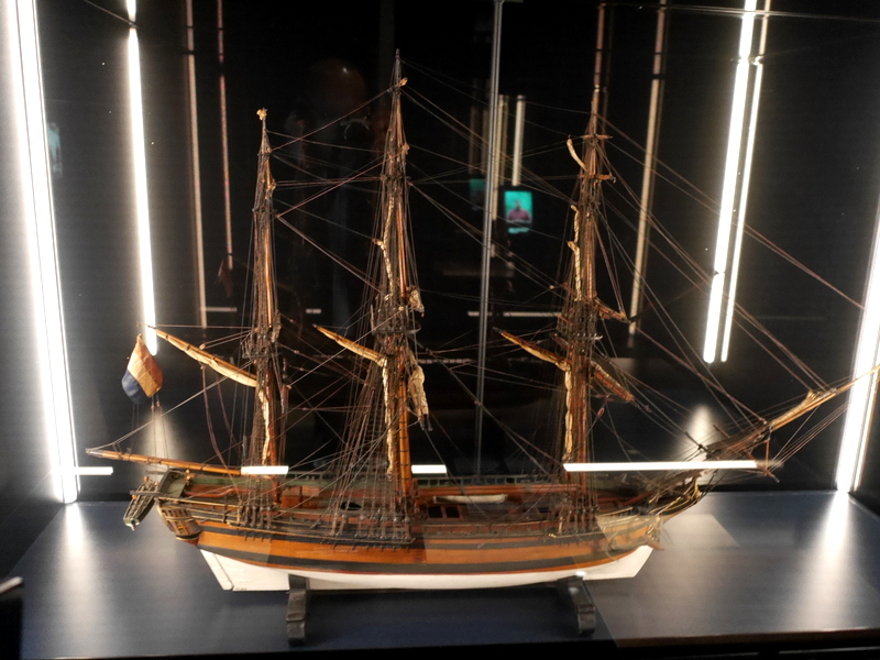 スイッチを押すと現れる帆船模型 @Het Scheepvaartmuseum Amsterdam