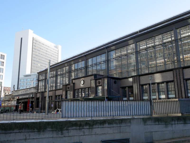 ベルリンフリードリッヒ通り駅 Bahnhof Berlin Friedrichstrasse