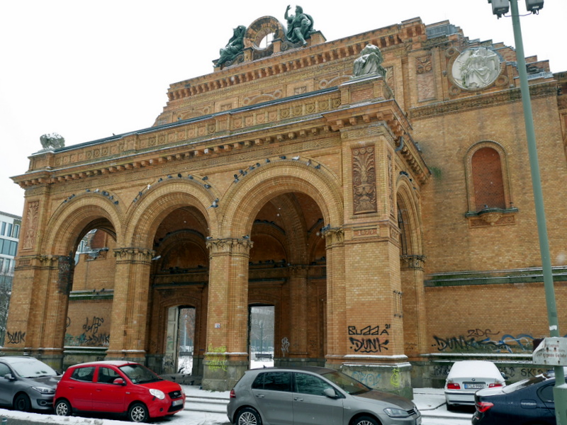 現在のアンハルター駅ファサード