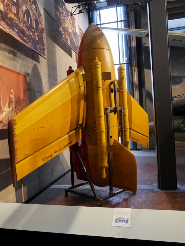 メッサーシュミット エンツィアン(Flugkörper Messerschmitt Enzian)地対空および空対空ミサイル @Deutsches Technikmuseum Berlin