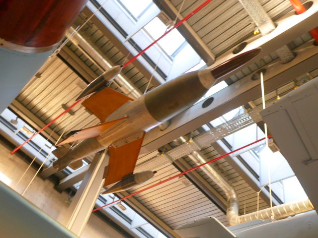 ルールシュタール X-4(Ruhrstahl X-4)有線誘導式の空対空ミサイル @Deutsches Technikmuseum Berlin