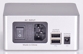 外部電源CYB-LN02の背面