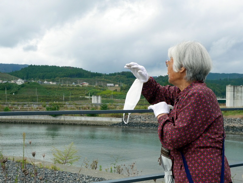 奇跡の一本松のベンチ前にて @陸前高田