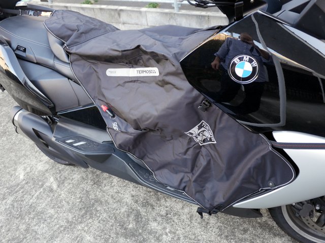 空気を挿入後のレッグカバー