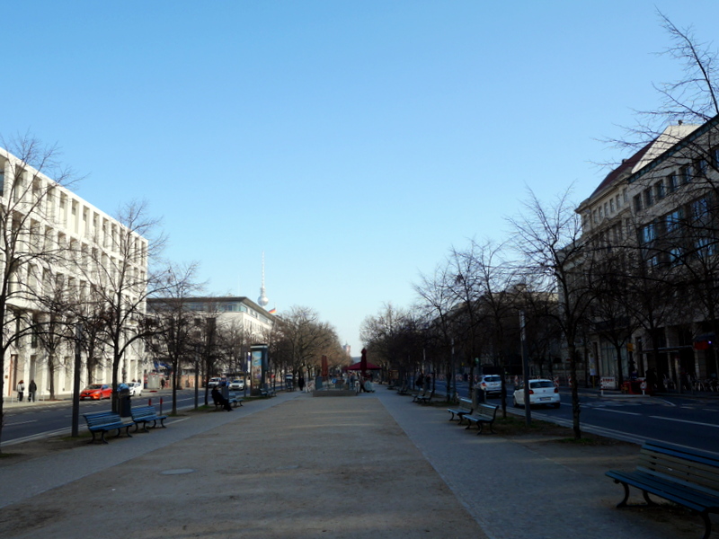 現在のウンターデンリンデン通り @Unter den Linden
