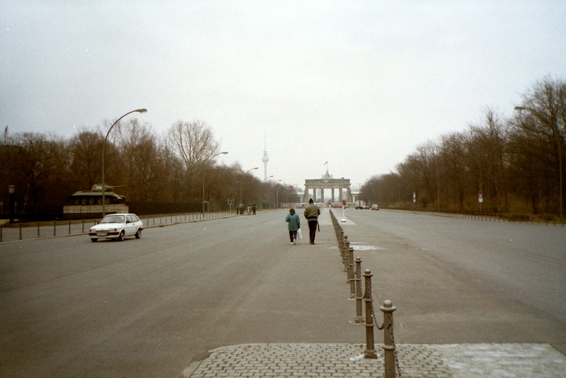 1989年のティーアガルテンの6月17日通り @Straße des 17.Juni