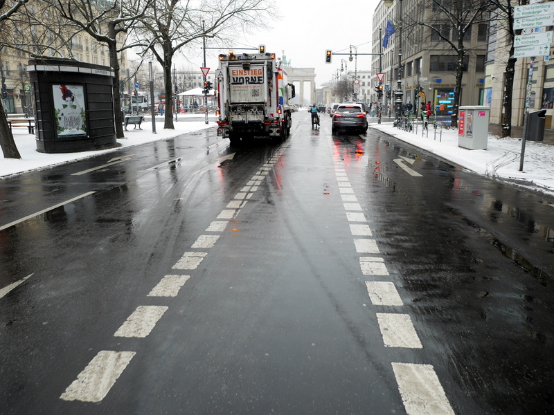 車道の真ん中にも自転車専用レーン @Berlin