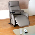 オーディオ視聴にぴったりの椅子 / ニトリの電動リクライニングチェア4モーターで、耳の位置が変わり音楽の聴こえ方が一変