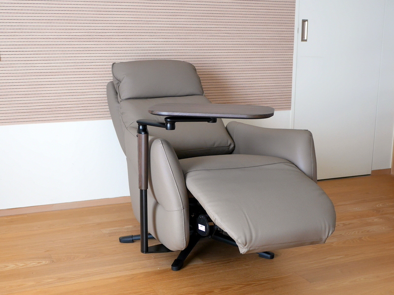 リクライニングパーソナルチェアをフラットにする