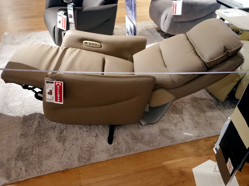 フルフラットにして全長を計測中